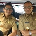 Di hari pertama kerja, Sandiaga ternyata menumpang mobil Anies. Selamat bertugas, Pak!