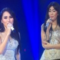 Ayu Ting Ting dan Della Wulan ikut bernyanyi untuk mengenang Almh. Julia Perez di Silet Awards 2017.