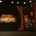 Arbani Yasiz kembali meraih piala kedua. Kali ini ia menyabet kategori Aktor Tersilet di Silet Awards 2017.