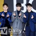 Para member NU'EST W memukau di red carpet konser Busan One Festival 2017.