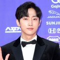 Jinyoung B1A4 di Red Carpet Seoul Awards 2017