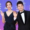Kim Ah Joong dan Jun Hyun Moo di Red Carpet Seoul Awards 2017