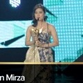 Melawan Prabu Revolusi cs, Dian Mirza berhasil menyabet piala kategori Pembawa Acara Berita.