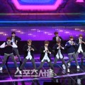 Wanna One tampil memukau sebagai pembuka ajang penghargaan Seoul Awards 2017.