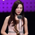Yoon So Hee memenangkan piala Best Rookie Actress kategori drama lewat perannya di 'Ruler: Master of the Mask'.