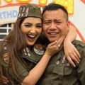 Senyum bahagia tak lepas dari wajah Anang Hermansyah dan Ashanty.