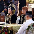 Setelah menjalani serangkaian prosesi adat, akhirnya Bobby mengucapkan ijab kabul hari ini, Rabu (8/11).