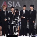 Piala Pertama JBJ Sejak Debut, No Tae Hyun Cs Raih Penghargaan Rising Star Award