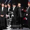 Super Junior Saat Raih Piala AAA Fabulous Award