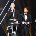 Park Seo Joon dan Lee Jun Ki Raih Piala AAA Fabulous Award