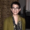 Oscar Lawalata Gelar Pameran 'Seratus Kain Negeri'