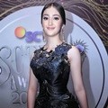 Dalam balutan gaun hitam, Ranty Maria terlihat anggun dan cantik di SCTV Awards 2017.