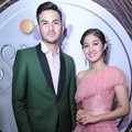 Rizky Nazar dan Cut Syifa tak kalah romantis dan serasi, bukan?