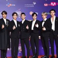 Banjir visual, EXO terlihat ganteng dan keren di red carpet MAMA 2017 Hong Kong.