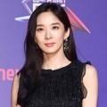 Lee Chung Ah di red carpet MAMA 2017 Hong Kong.