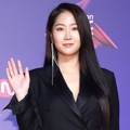 Penampilan memukai Soyu di red carpet MAMA 2017 Hong Kong.