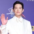Kwon Yool di red carpet MAMA 2017 Hong Kong.
