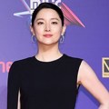 Lee Young Ae di red carpet MAMA 2017 Hong Kong.