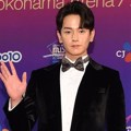 Lim Ju Hwan di red carpet MAMA 2017 Jepang.