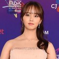 Kim So Hyun tampil cantik di red carpet MAMA 2017 Jepang.