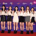 Manisnya gaya Pristin di red carpet MAMA 2017 Jepang.