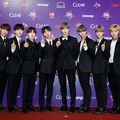 Wanna One di red carpet MAMA 2017 Vietnam.