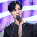 Taemin SHINee meraih piala Best Dance Performance di panggung MAMA 2017 Hong Kong.