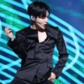 Kolaborasi Taemin SHINee dan Sunmi di panggung MAMA 2017 Hong Kong.