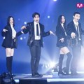 Penampilan EXO-CBX di panggung MAMA 2017 Jepang.