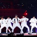 Penampilan Wanna One di panggung MAMA 2017 Jepang.