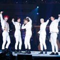 Penampilan Monsta X di panggung MAMA 2017 Jepang.