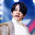 Penampilan Kim Samuel di panggung MAMA 2017 Vietnam.