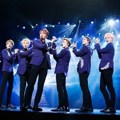Penampilan Seventeen di panggung MAMA 2017 Vietnam.