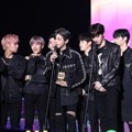 Wanna One meraih piala Best Male Group di MAMA 2017 Hong Kong.