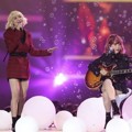 Bolbbalgan4 saat menyanyikan lagu terbaru mereka berjudul 'Some' di MelOn Music Awards 2017