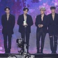 EXO Raih Piala Best Artist of the Year