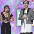 Hong Jin Young dan Kim Young Chul Raih Piala Best Trot