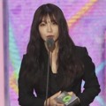 Eun Ji A Pink Raih Piala Best Folk/Blues