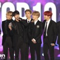 Bangtan Boys Saat Raih Piala Top 10 Artist