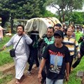 Jenazah Laila Sari Diantar Ambulans dan Dikawal Ojek Online