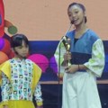 Naura tampak bahagia memenangkan kategori Idola Kesayangan.