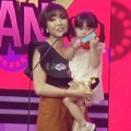 Kekompakan Gisella Anastasia dan Gempita berhasil membawa mereka meraih kategori Mom & Kids Kesayangan.