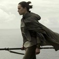 Film ke-8 'Star Wars' ini melanjutkan kisah petualangan Rey menemui sang legenda galaksi, Luke Skywalker.