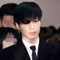 Taemin terlihat diam dan tegar saat prosesi pemakaman Jonghyun.