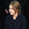 Yeri Red Velvet ikut menangisi kepergian Jonghyun saat prosesi pemakaman.