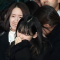 Para personel Girls' Generation menangisi kepergiain Jonghyun SHINee.