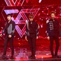 Tanpa The8, Performance Team Seventeen tampil begitu sempurna membawakan lagu 'WHO' di KBS Gayo Daechukje 2017.