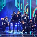 Seventeen kembali tampil mempesona saat membawakan lagu 'BOOM BOOM' di KBS Gayo Daechukje 2017.