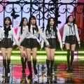 G-Friend menutup penampilan dengan membawakan lagu 'Love Whisper' di KBS Gayo Daechukje 2017.