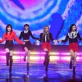 Red Velvet penampilan di KBS Gayo Daechukjae 2017 dengan lagu 'Peek-A-Boo'.